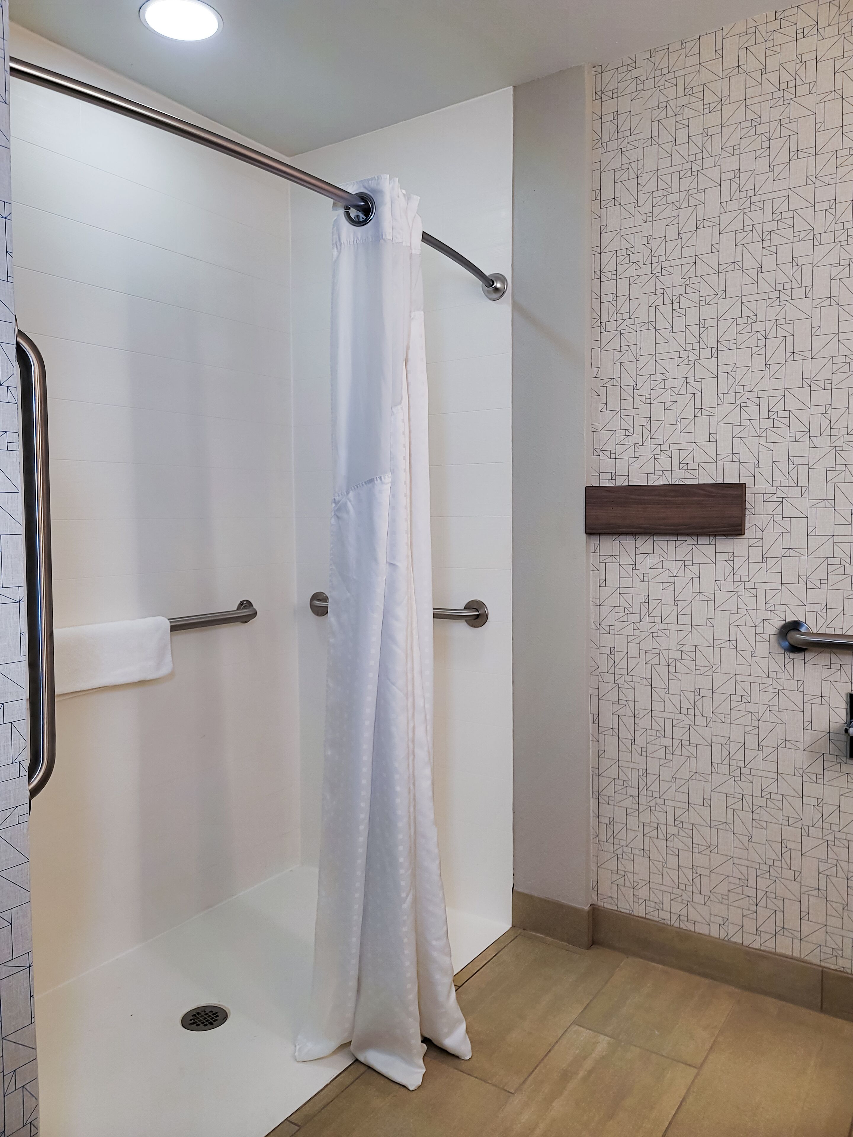 standard room, 1 king bed, accessible (roll-in shower) | in-room safe, desk, iron/ironing board, free cots/infant beds