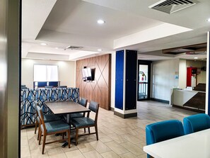 Free buffet breakfast 