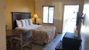 Desk, soundproofing, iron/ironing board, free WiFi