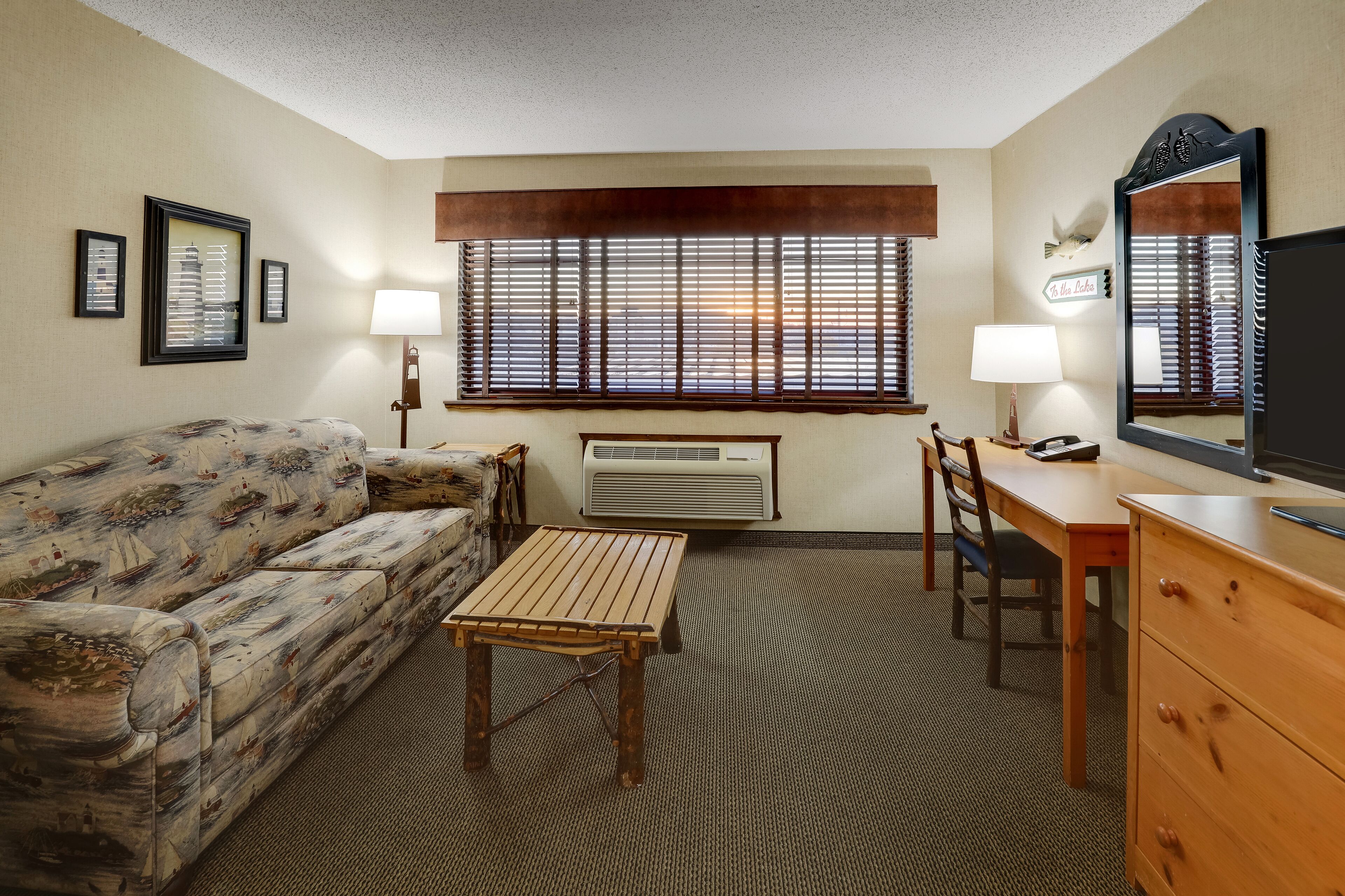 deluxe room | desk, iron/ironing board, free cots/infant beds, rollaway beds