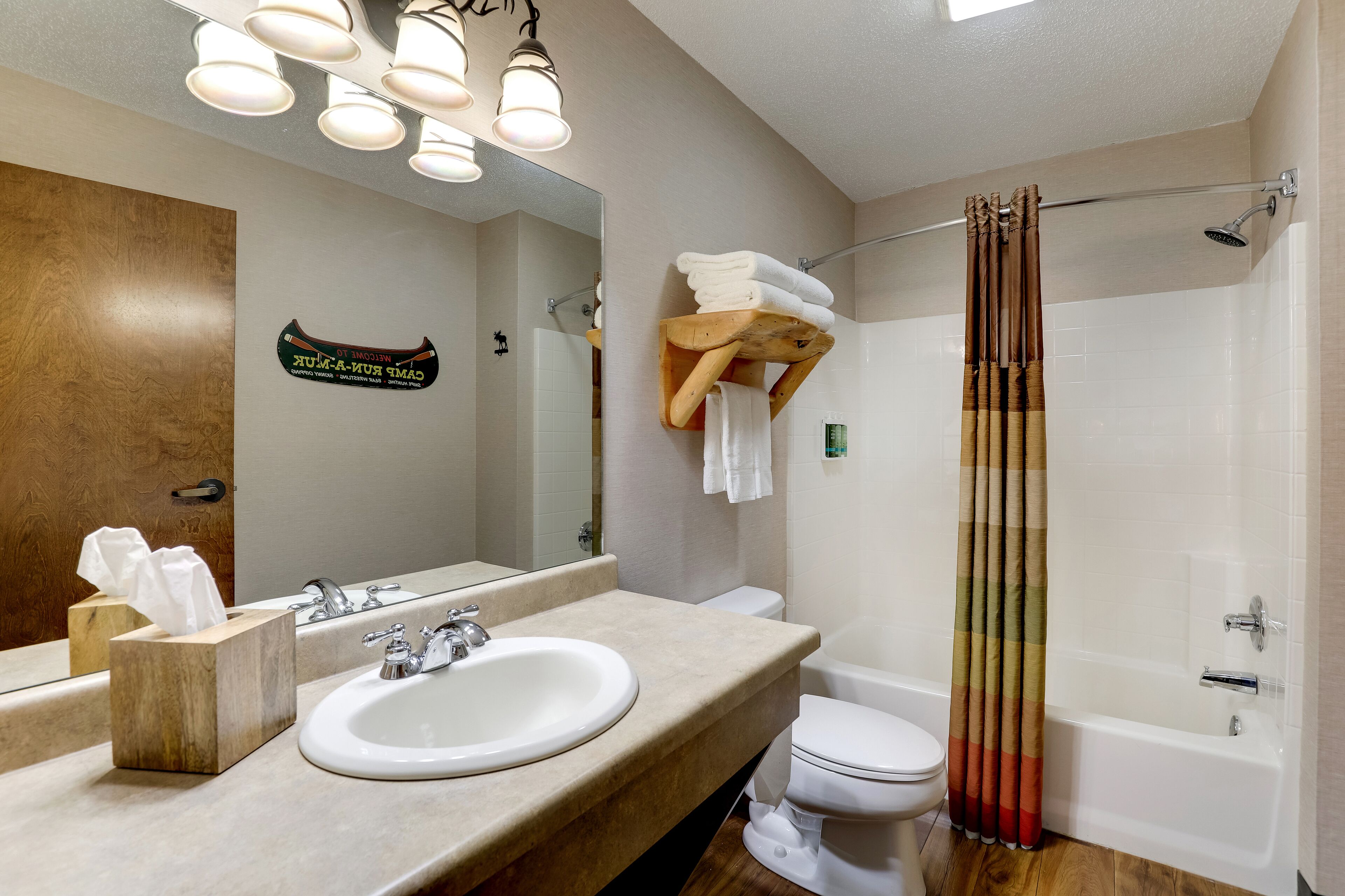 combined shower/bathtub, free toiletries, hair dryer, towels