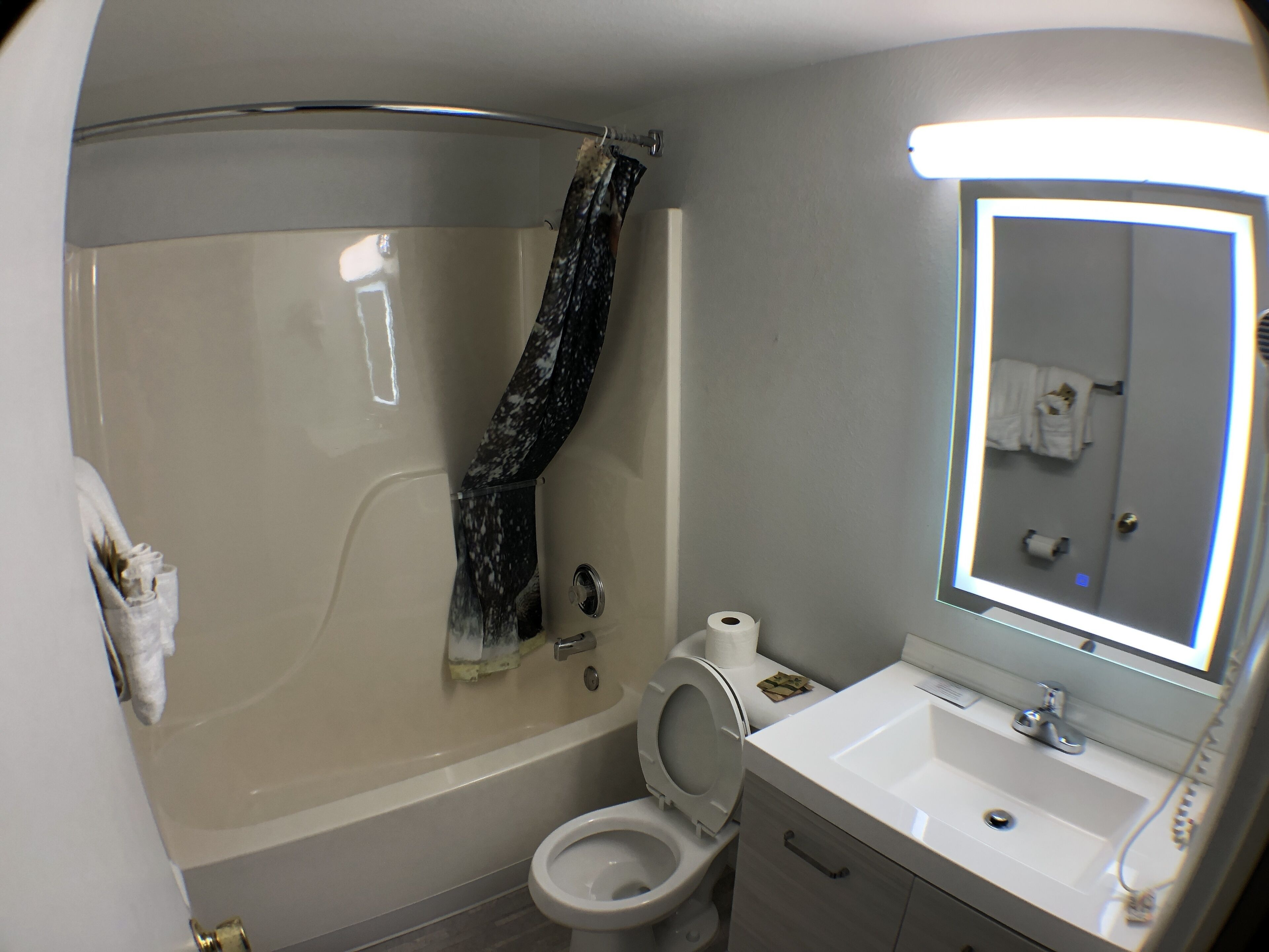 King Memory Foam Mountain View | Bathroom