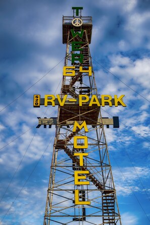 Property entrance - Tower 64 Motel & RV Park (Trinidad)