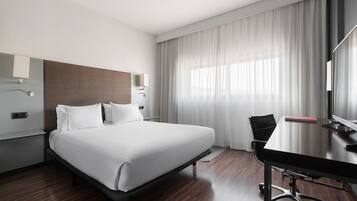 Habitación doble | 1 dormitorio, minibar, caja fuerte y escritorio