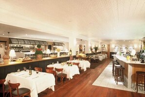 Breakfast, lunch, dinner served; Italian cuisine 