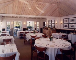 Breakfast, lunch and dinner served - Tally Ho Inn (Carmel)