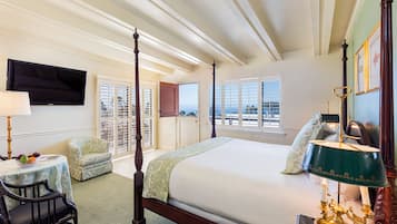 Suite, 1 King Bed | Pillowtop beds, in-room safe, desk, iron/ironing board