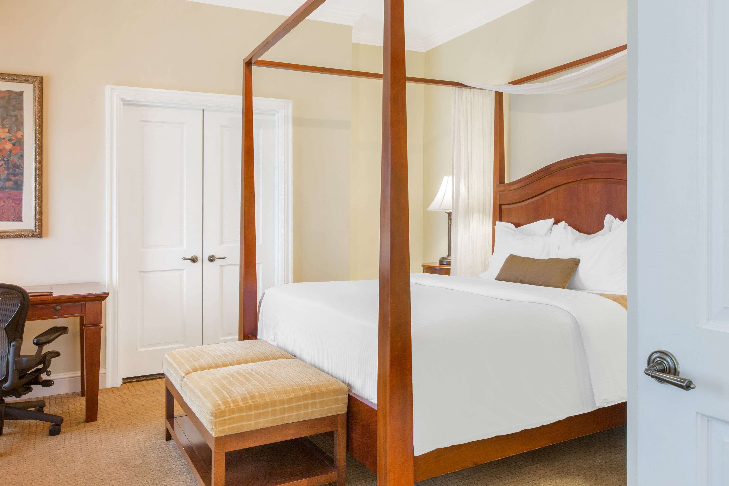 suite, 1 king bed, non smoking | premium bedding, pillow-top beds, in-room safe, desk