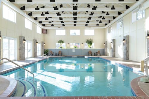 Indoor pool, 2 outdoor pools