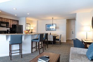 Fridge, microwave, stovetop, coffee/tea maker - Club Wyndham Mountain Vista (Branson)