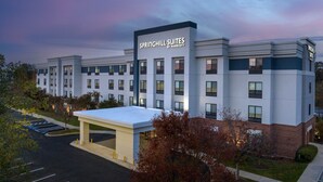 A modern hotel with a flat roof and a sign reading "SPRINGHILL SUITES BY MARRIOTT". - SpringHill Suites by Marriott Annapolis (Annapolis)