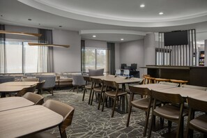 Free daily self-service breakfast  - SpringHill Suites by Marriott Annapolis (Annapolis)