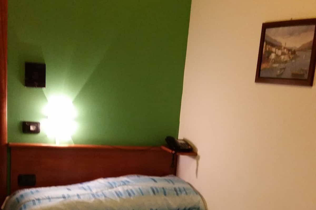 Double Room Single Use | Premium bedding, desk, rollaway beds, free WiFi