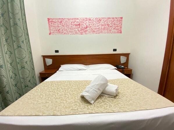 أغطية فراش متميزة ومكتب وأسرّة قابلة للطي وواي فاي مجانًا