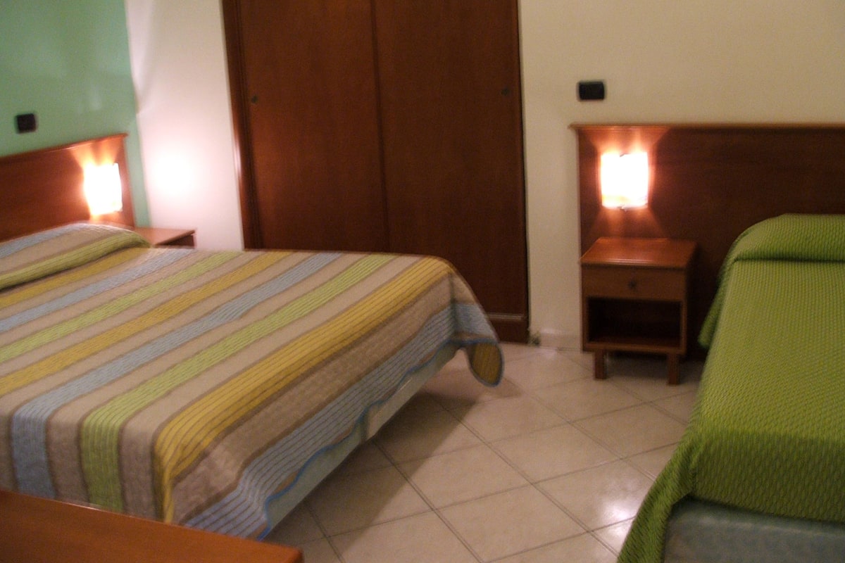 Premium bedding, desk, rollaway beds, free WiFi
