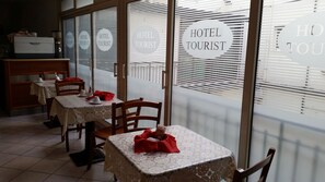 Petit déjeuner préparé sur commande (5 EUR par personne)