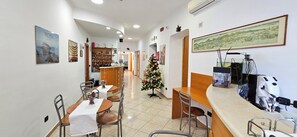 Bar (on property) - Hotel Zara (Naples)