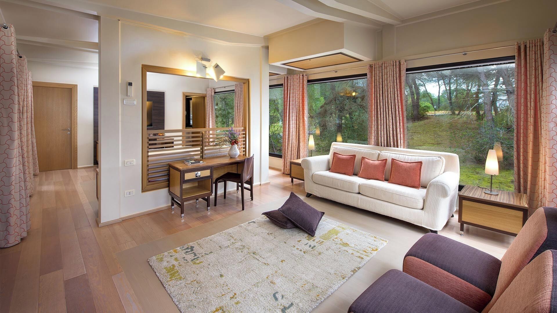 Ecolodge Deluxe Suite | Down comforters, in-room safe, individually decorated