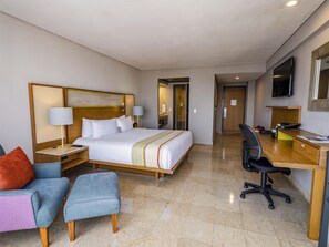 Minibar, in-room safe, desk, blackout drapes - Galería Plaza Veracruz by Brisas (Boca del Río)