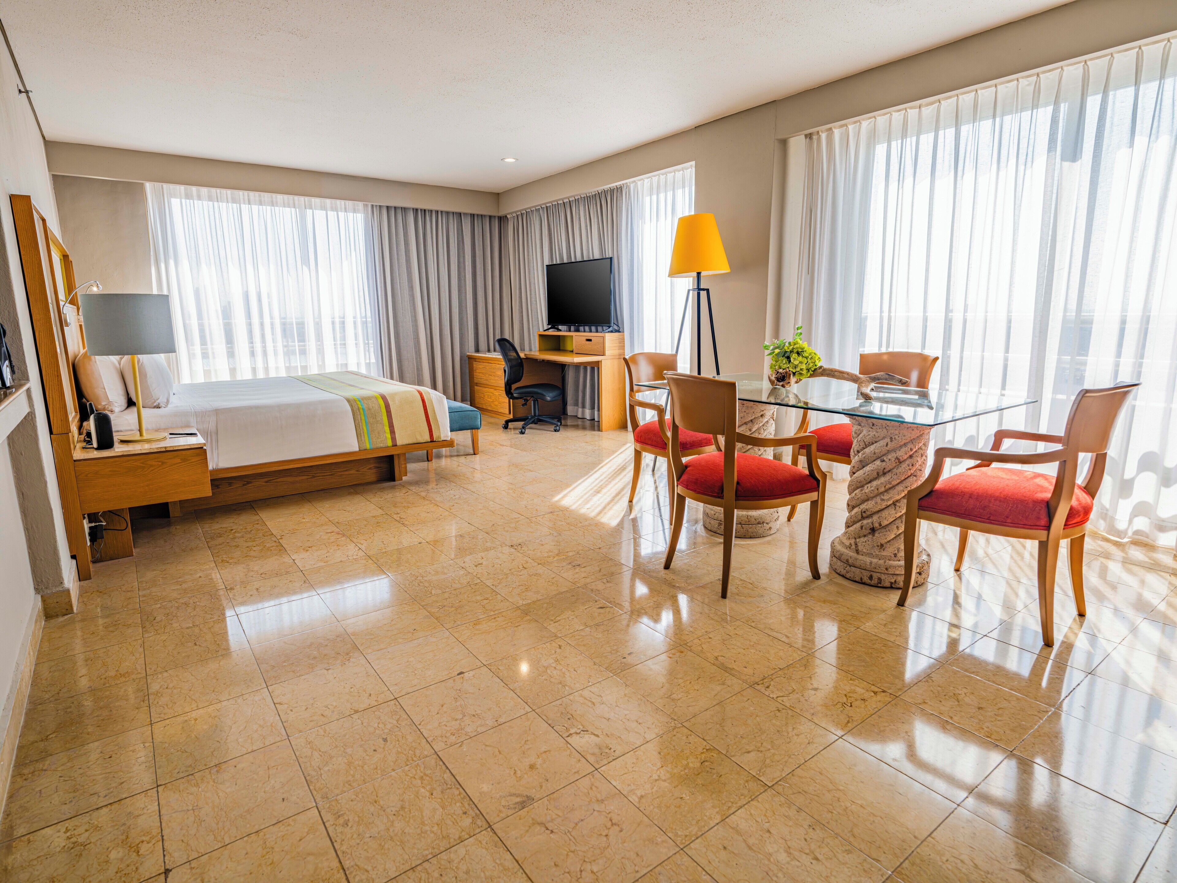 Suite junior, 1 cama King size | Minibar, caja de seguridad en la habitación y escritorio 