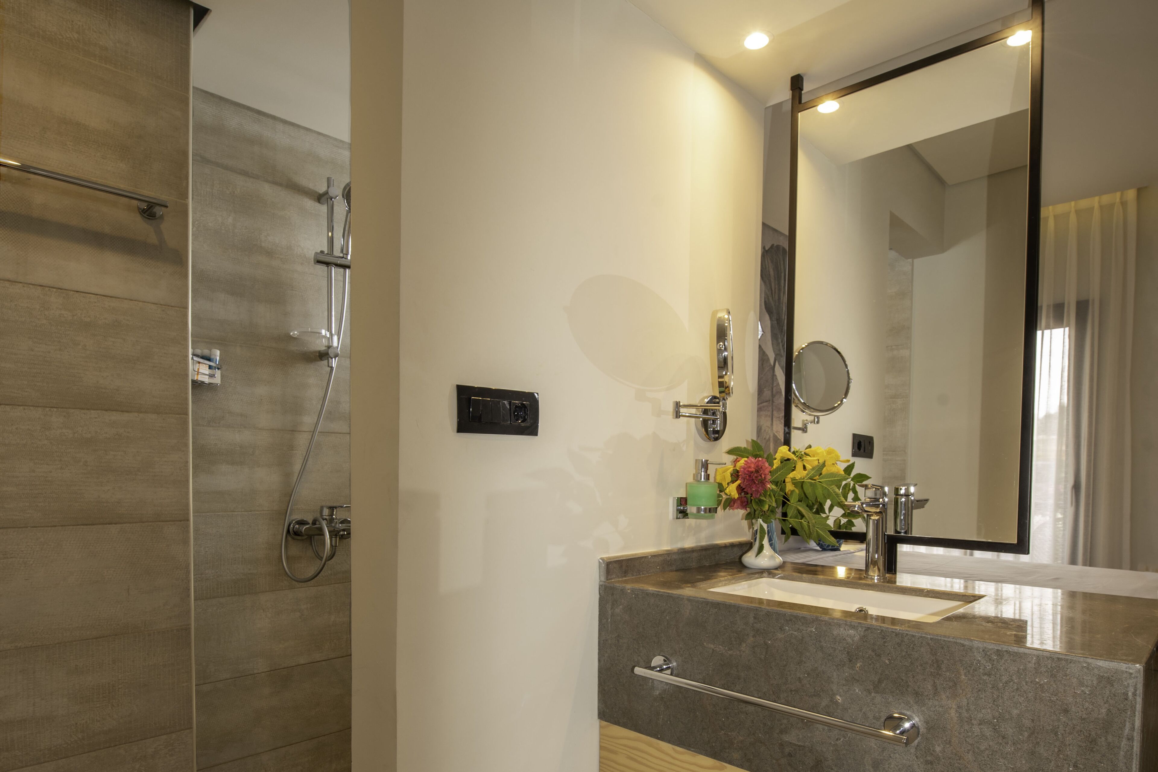 shower, free toiletries, hair dryer, towels