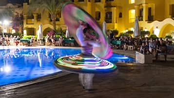 Bagian depan properti - sore/malam