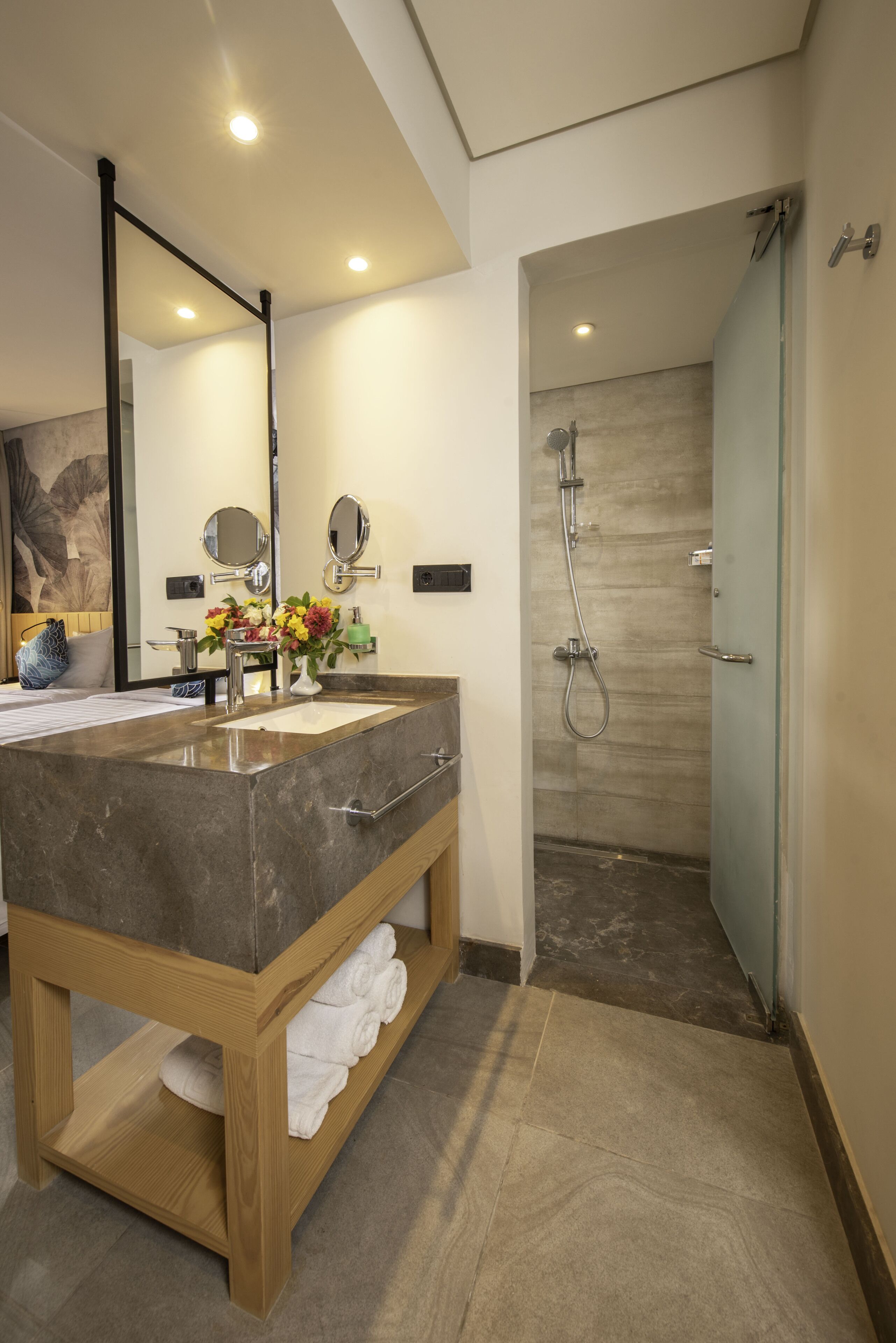 shower, free toiletries, hair dryer, towels