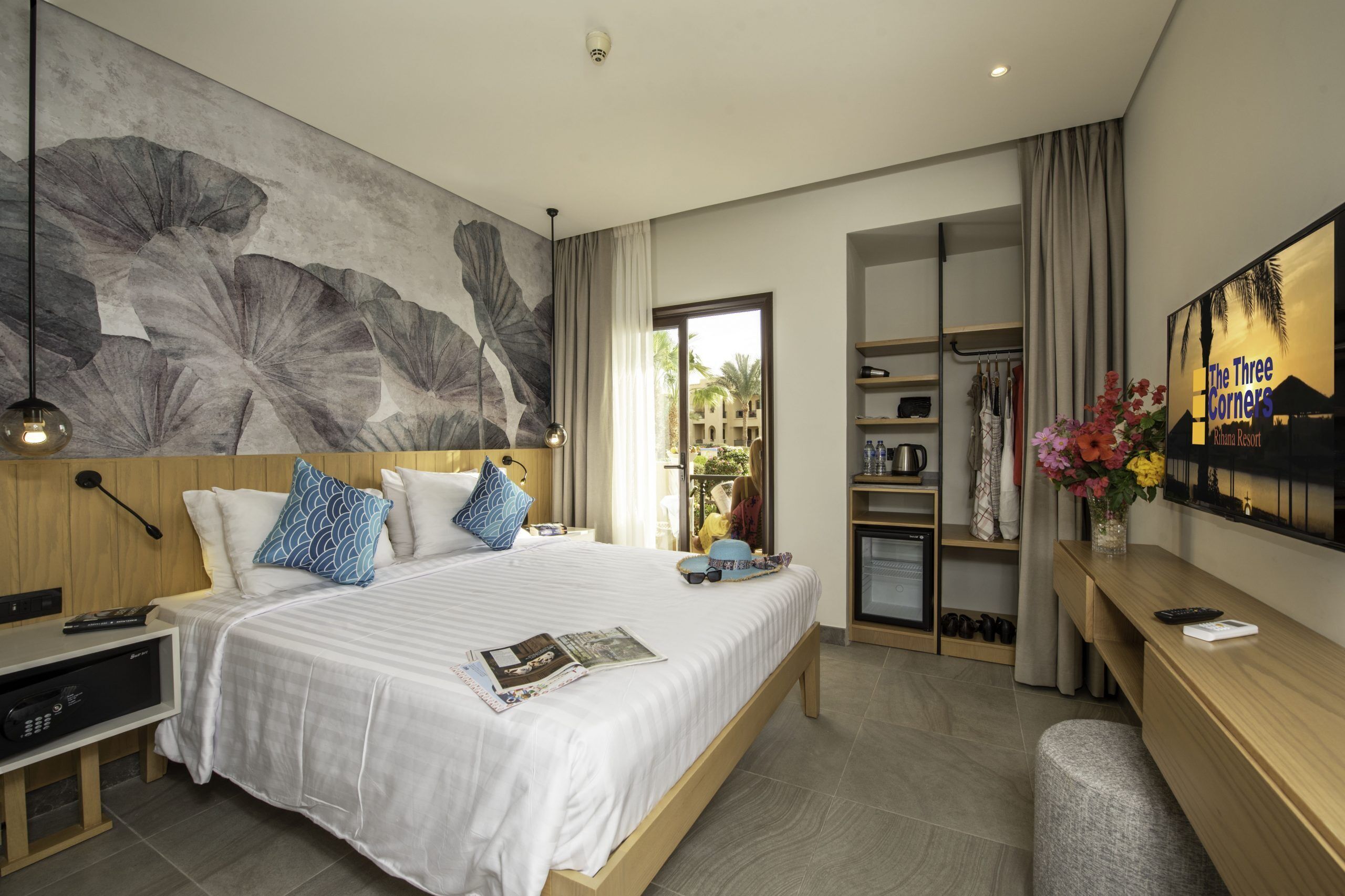 Comfort Room | Minibar, in-room safe, free cribs/infant beds, free WiFi