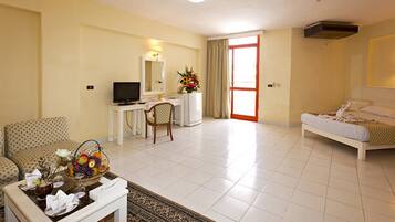 Standard Double Room | In-room safe, desk