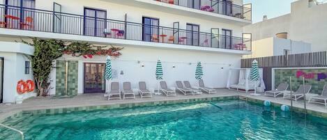 Outdoor pool, open 10 AM to 9 PM, pool umbrellas, sun loungers