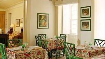 Breakfast, lunch, dinner served; international cuisine, alfresco dining