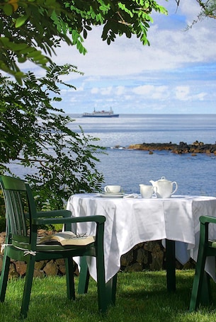 Serviço de café da manhã, almoço, jantar; restaurante ao ar livre. Quinta de Nossa Senhora das Mercês