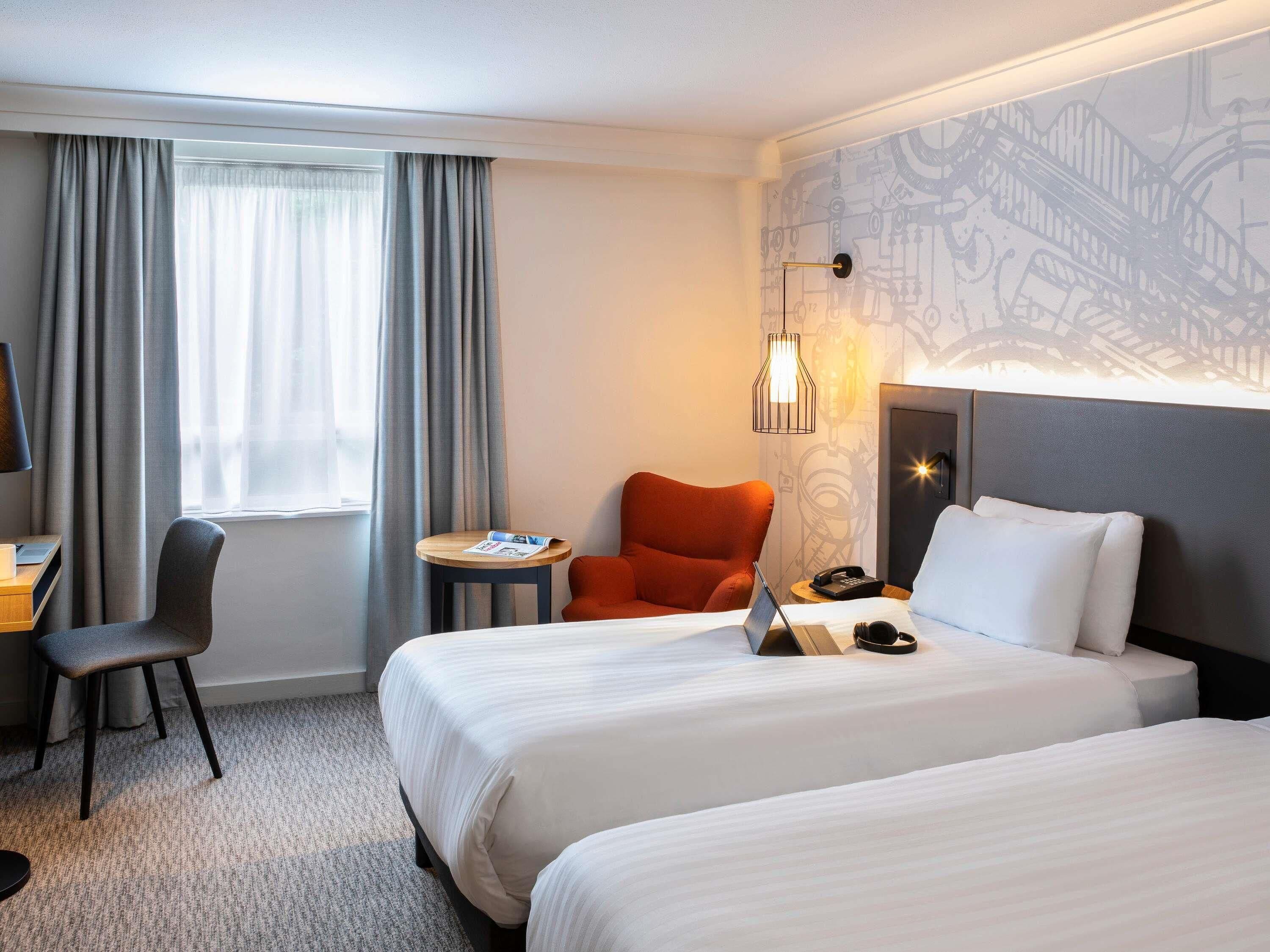 防过敏的被褥、客房内保险箱、办公桌、笔记本电脑工作区