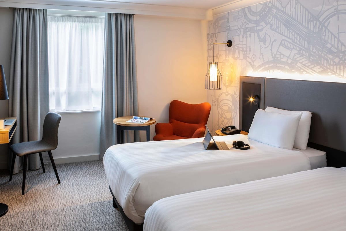 Hypo-allergenic bedding, in-room safe, desk, laptop workspace