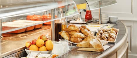 Colazione completa, servita tutte le mattine (16 GBP a persona)