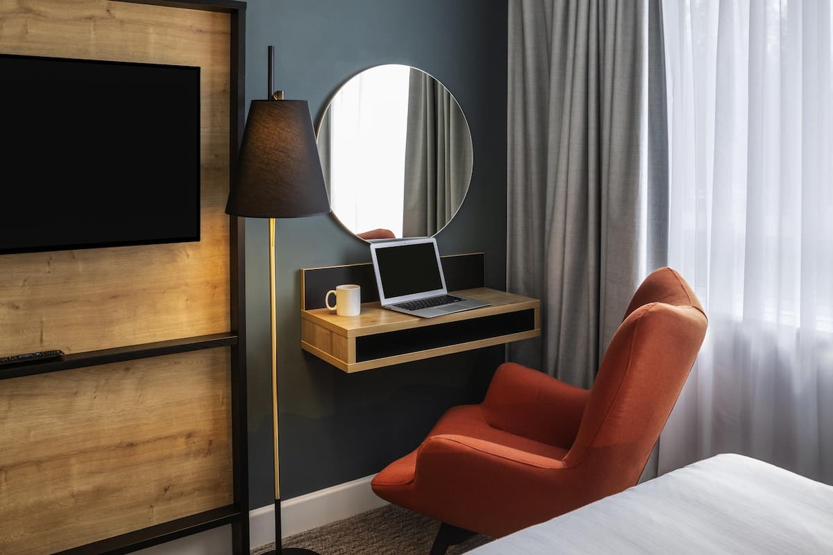 Hypo-allergenic bedding, in-room safe, desk, laptop workspace