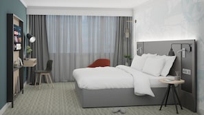 Ropa de cama hipoalergénica y caja de seguridad en la habitación 