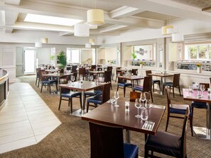 Breakfast, lunch and dinner served - Mercure Birmingham West Hotel (West Bromwich)