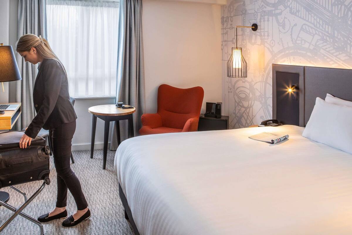 Literie hypoallergénique, coffres-forts dans les chambres, bureau