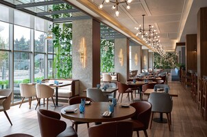 Breakfast, lunch, dinner served; international cuisine 