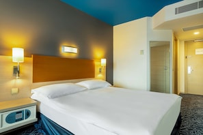 1 bedroom, in-room safe, desk, laptop workspace