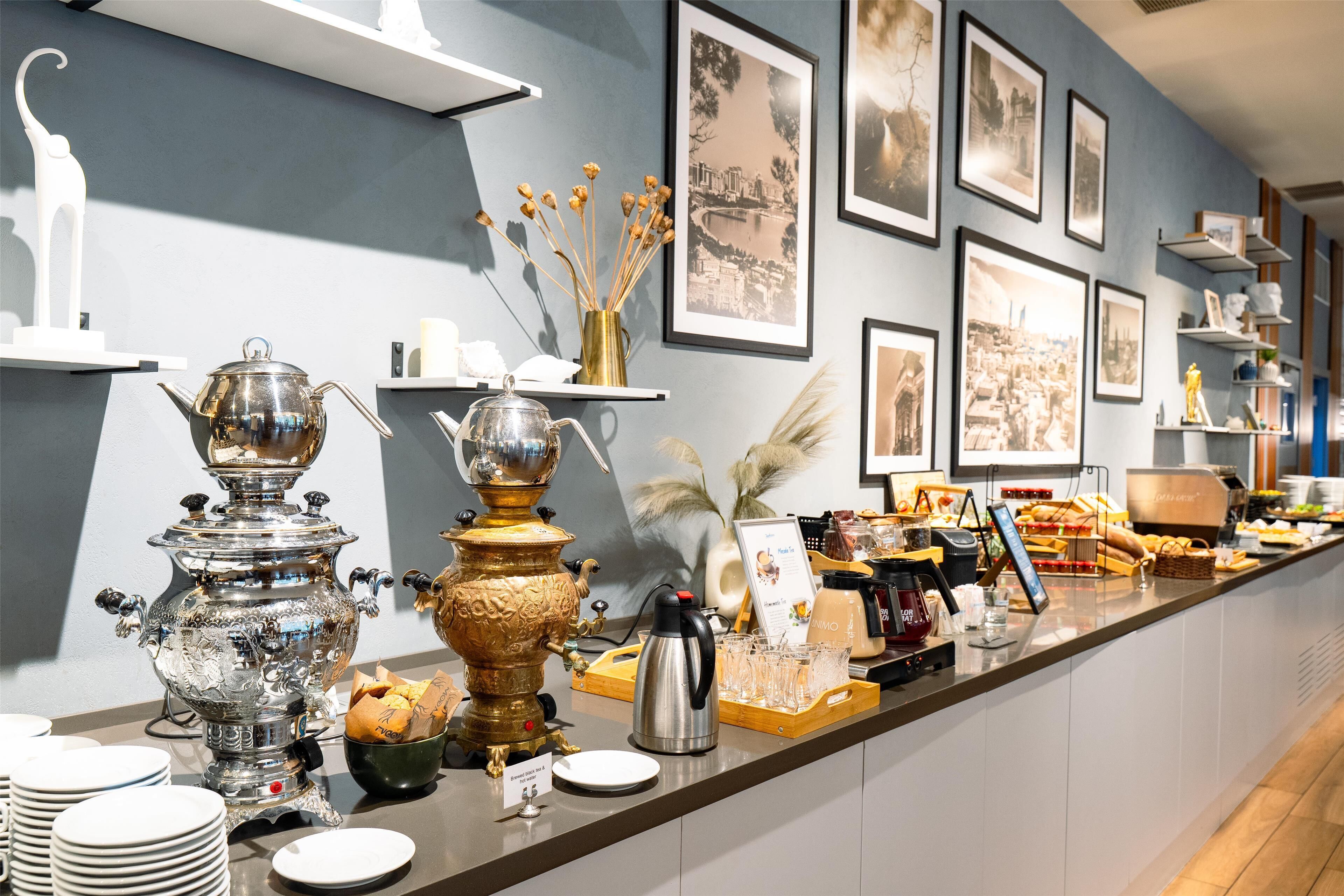 daily buffet breakfast for a fee