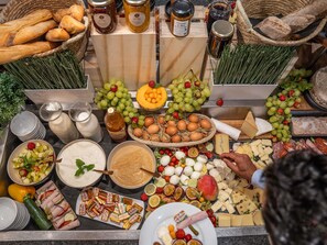 Daily buffet breakfast for a fee