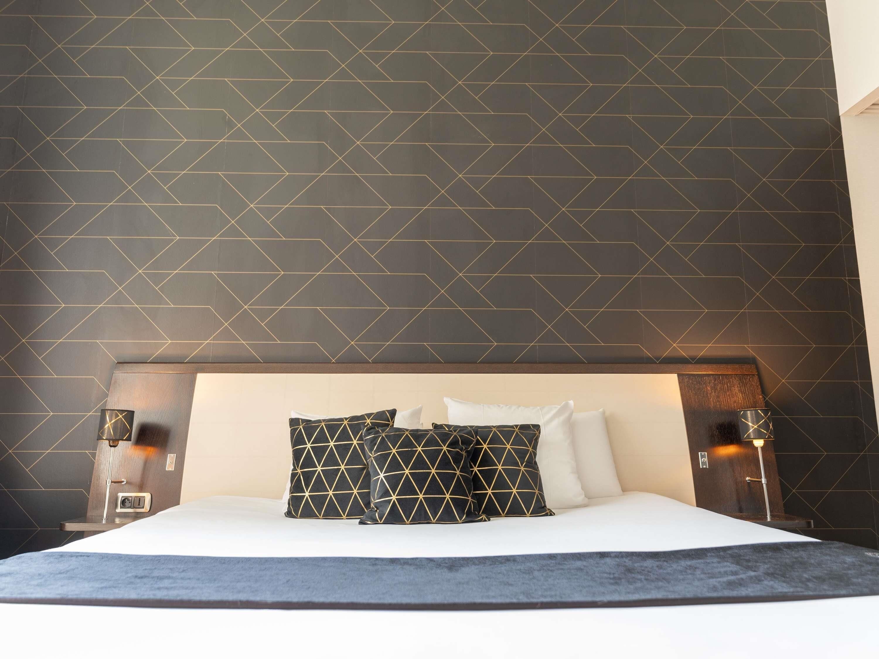 privilege, room, 1 double bed | in-room safe, desk, blackout curtains, soundproofing