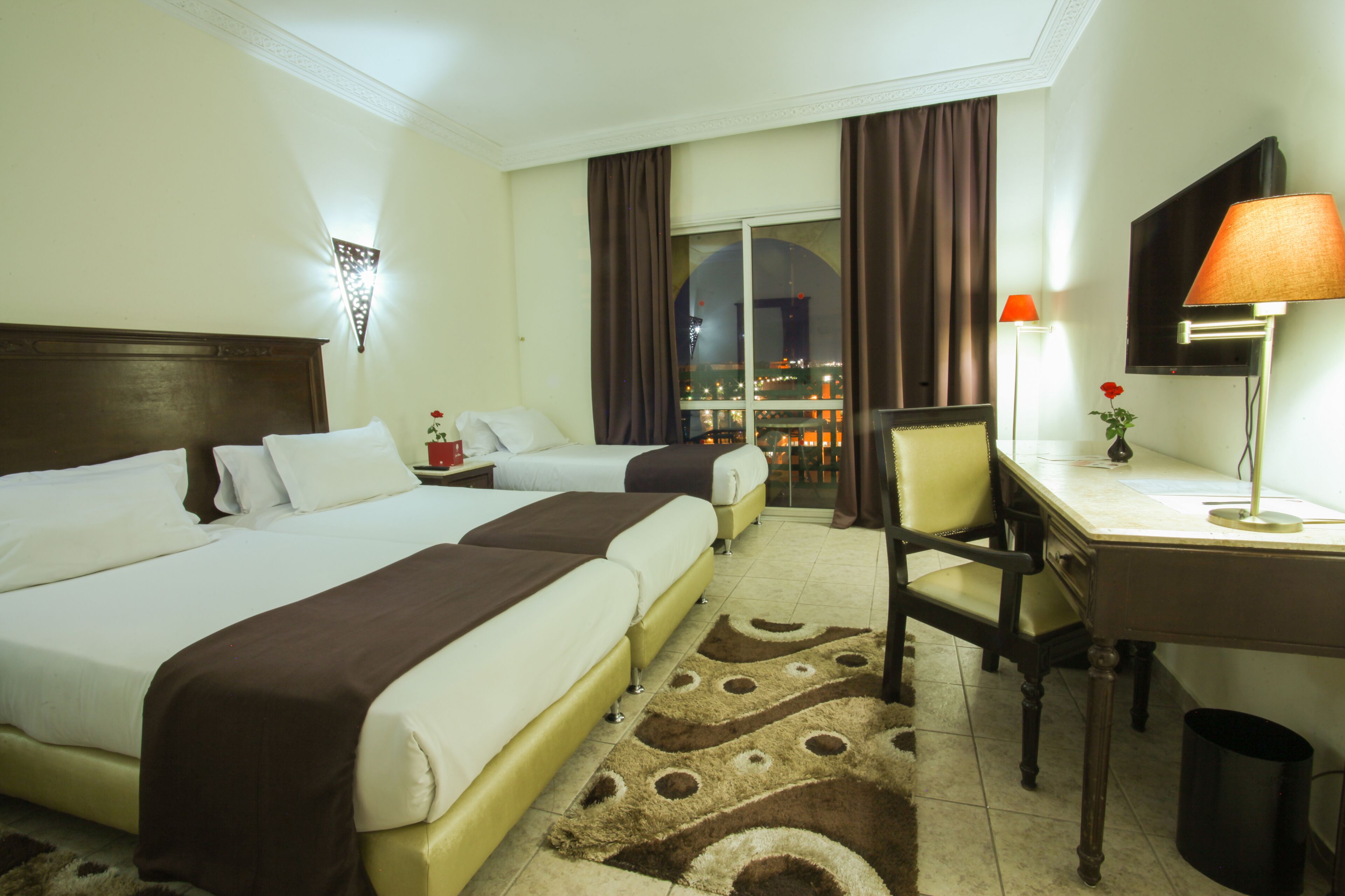 Triple Room | In-room safe, desk, free WiFi, bed sheets