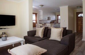 Cottage | 1 bedroom, minibar, in-room safe, individually decorated - Summit Place Guest House (Cape Town)