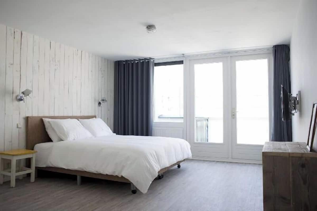 Coffres-forts dans les chambres, bureau, rideaux occultants