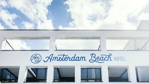 The exterior of Amsterdam Beach Hotel with a clear sky and clouds. - Amsterdam Beach Hotel (Zandvoort)