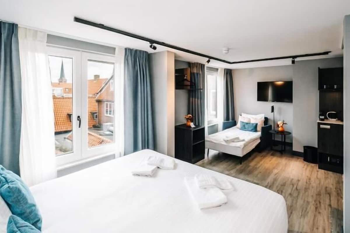 Coffres-forts dans les chambres, bureau, rideaux occultants