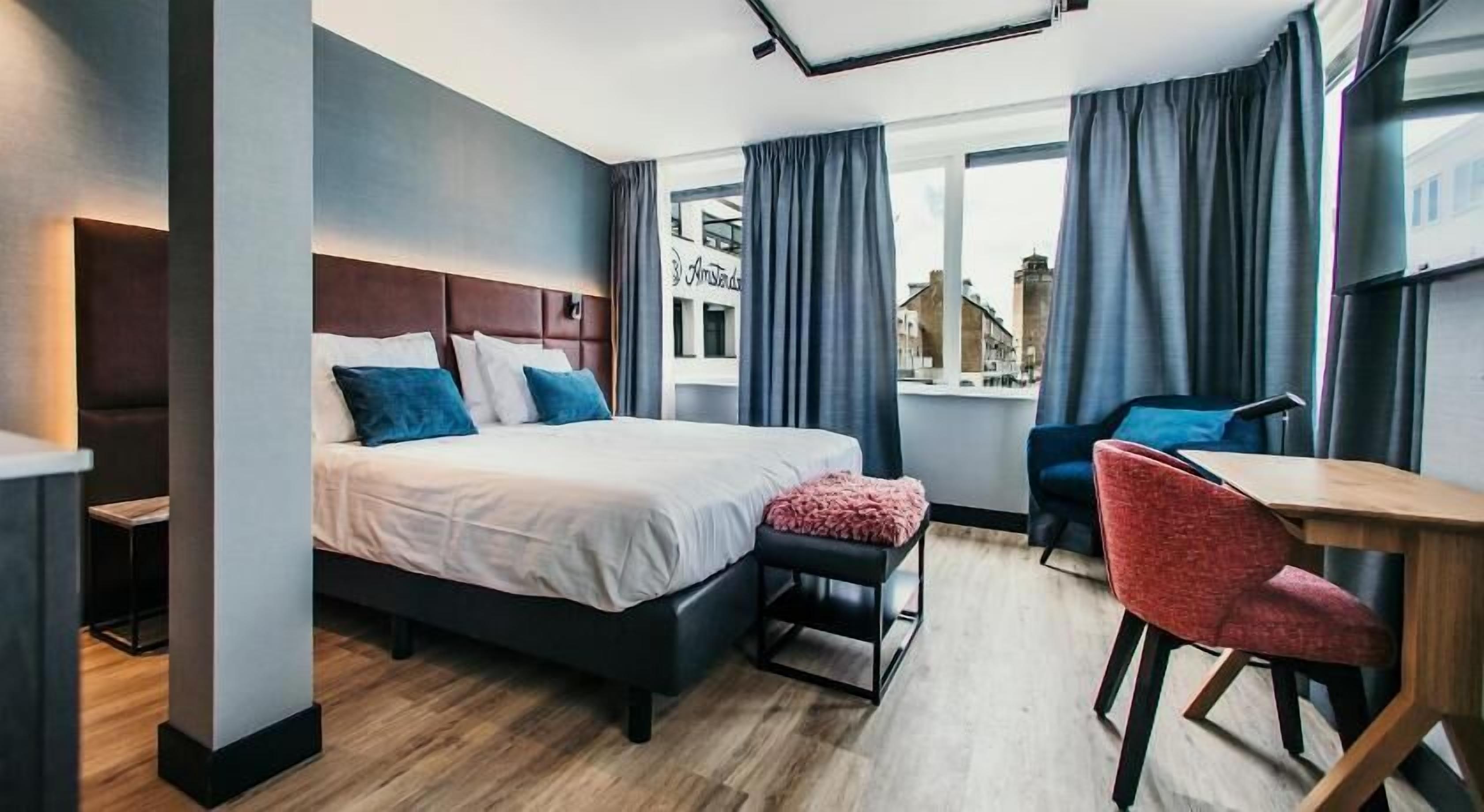 Zimmersafe, Schreibtisch, Verdunkelungsvorhänge, kostenloses WLAN